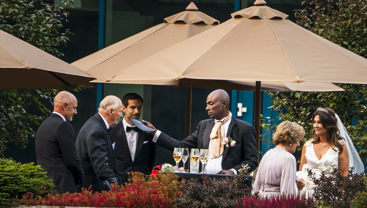 Roser kongeparet i nytt intervju