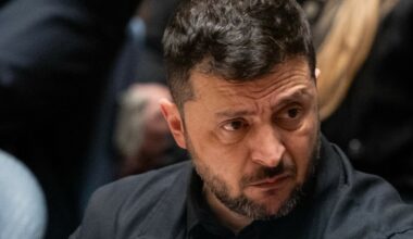 - Går av etter krigen