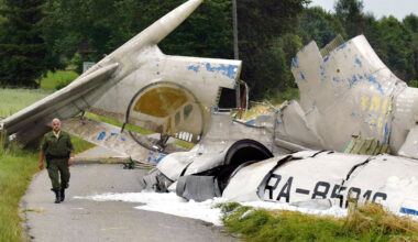 Fly-kollisjon i lufta: Døde barn lå strødd