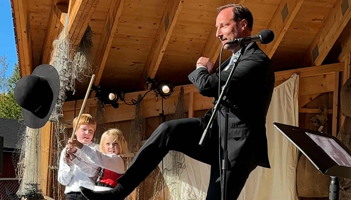 Kronprins Haakon, kong Frederik og kong Carl Gustaf viser frem danseferdighetene sine