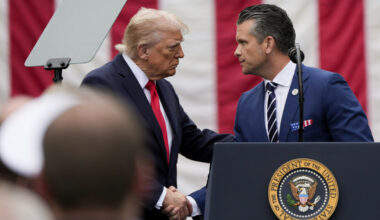 Hevder Trump planlegger angrep.