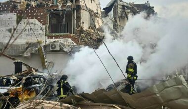 Rammet av massivt angrep i natt