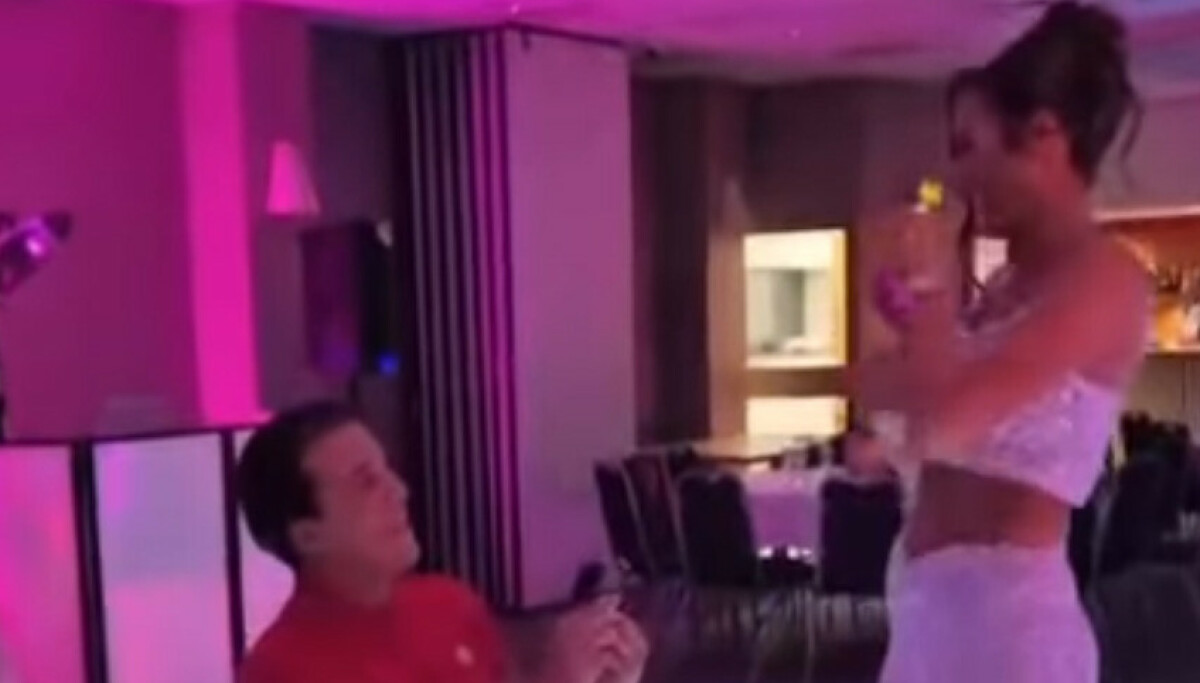 Kjendisdatter Venezuela Fury ble forlovet på 16-årsdagen