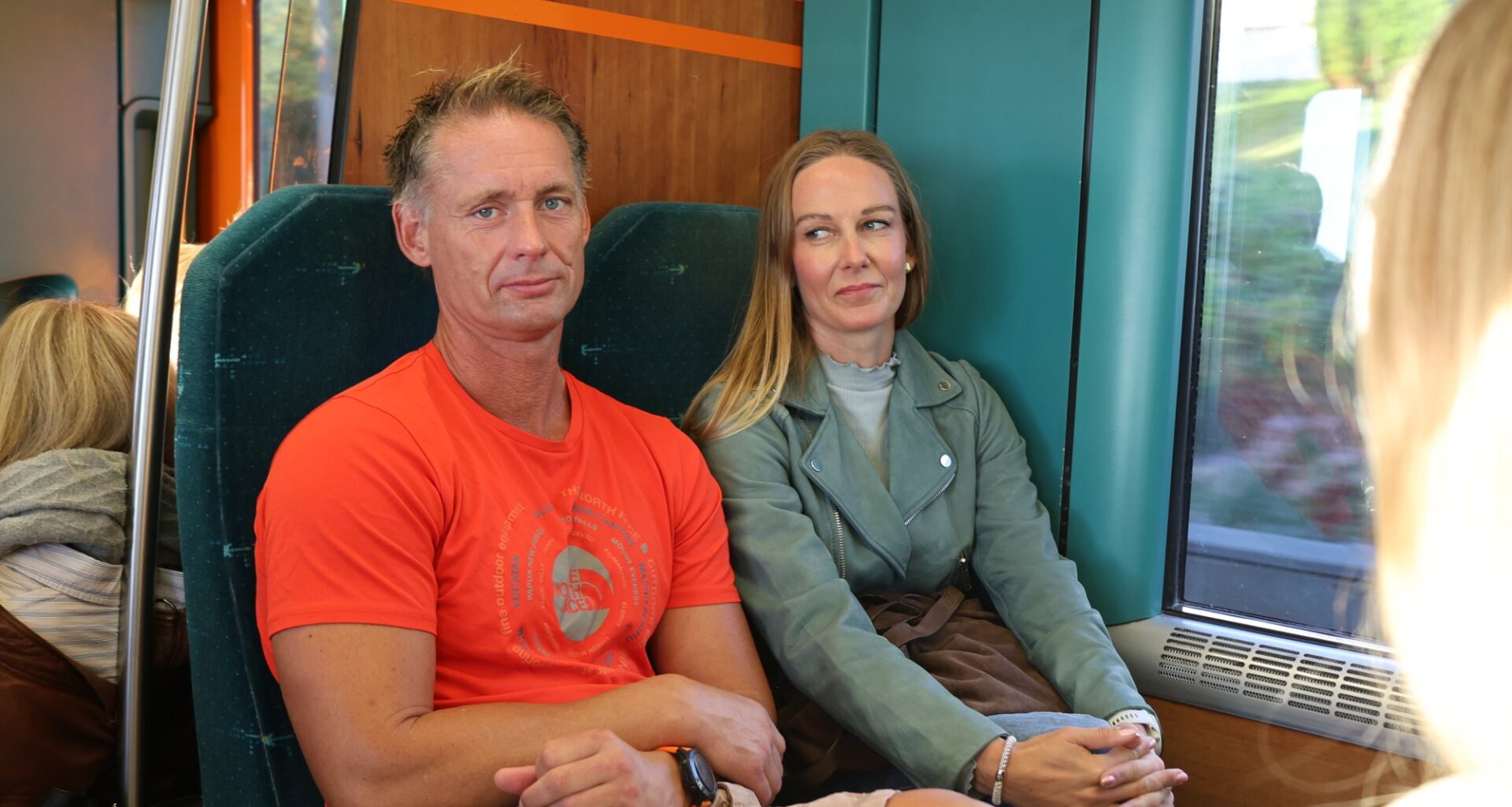 Tog, Jernbane | Togpendlere er frustrert over fulle tog: – Helt forferdelig å ta toget om morgenen