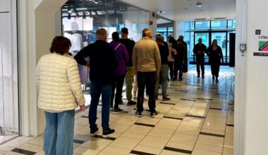 (+) Her var det lang kø - se hvor mange som har stemt i din kommune - varden.no