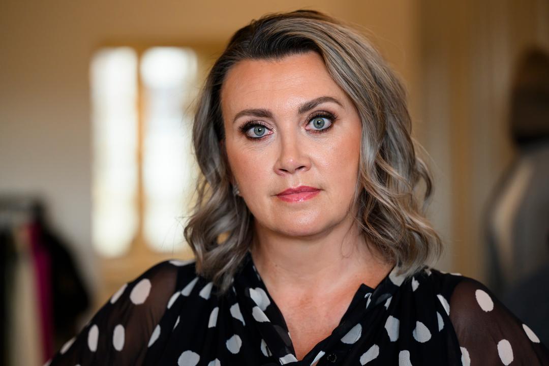 Camilla Läckberg lar tre andre skrive hennes nye bokserie