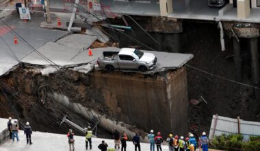 Store deler av gaten synker ned