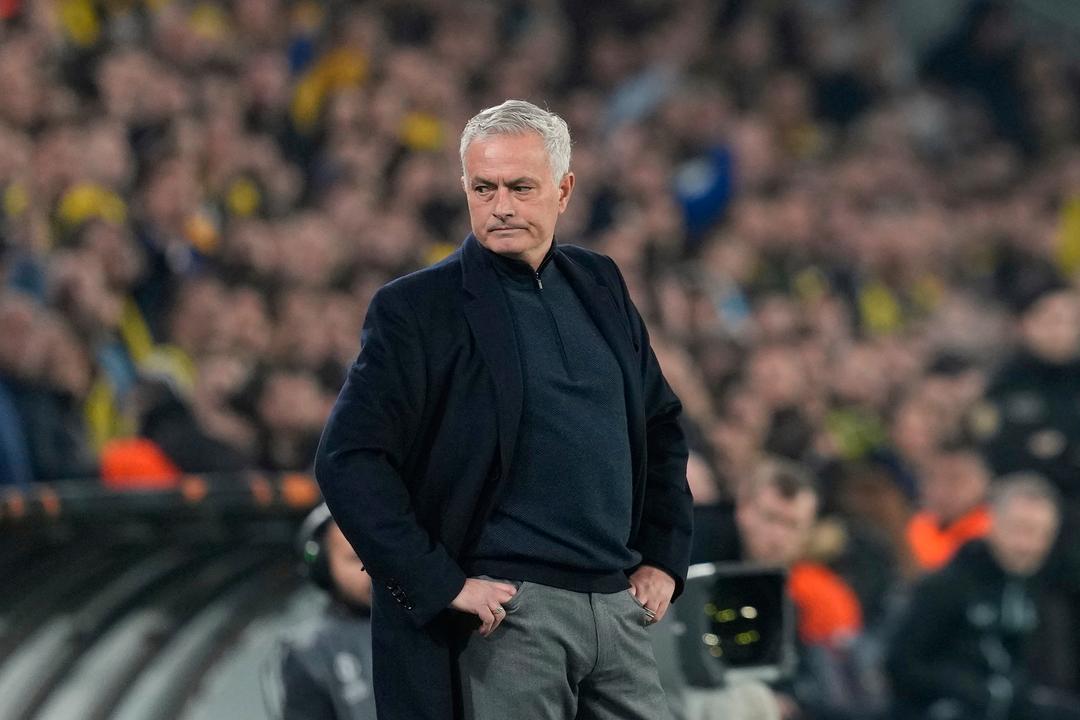 Benfica sparket treneren – Mourinho kan bli ny sjef for Aursnes og Schjelderup