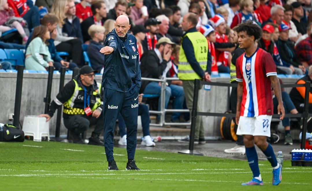 Oscar Bobb fast på laget i Manchester City