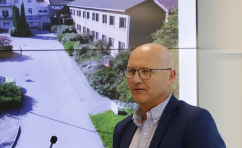 (+) Vil legge ned barsel og skadepoliklinikk ved Nordfjord sjukehus - smp.no