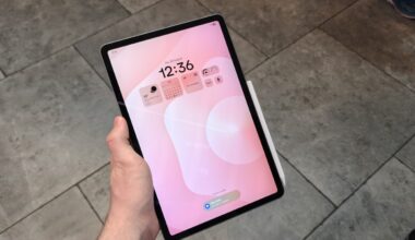The Samsung Galaxy Tab S11, lock screen on