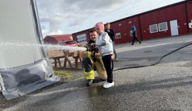 Brannvernuka, Forebyggende brannvern | Nora traff med brannslangen: – Bevisstgjøring for store og små - iFinnmark