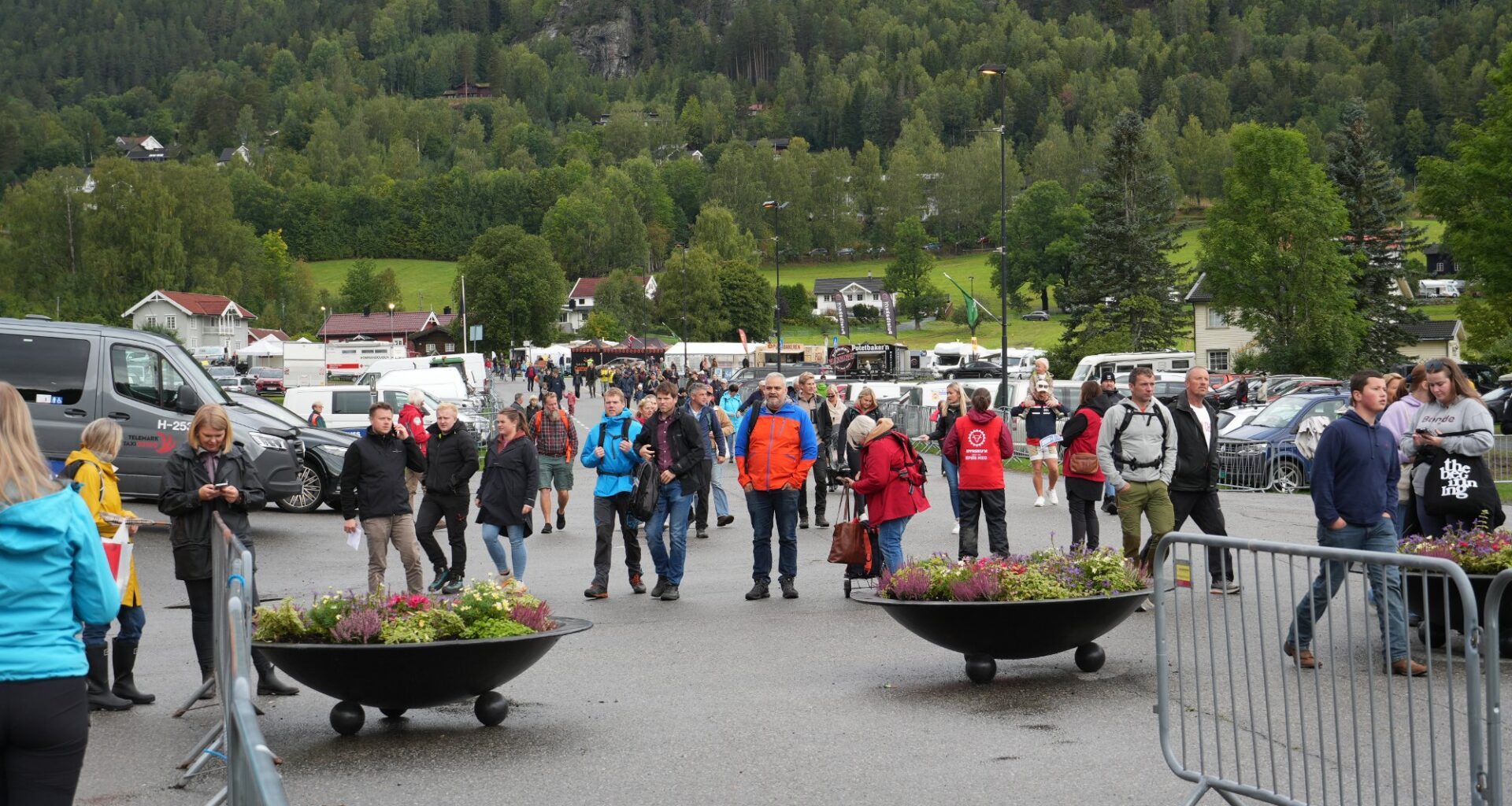 Seljord, Dyrskun | Stor trafikk inn til Dyrsku'n: – Dette blir heilt knall
