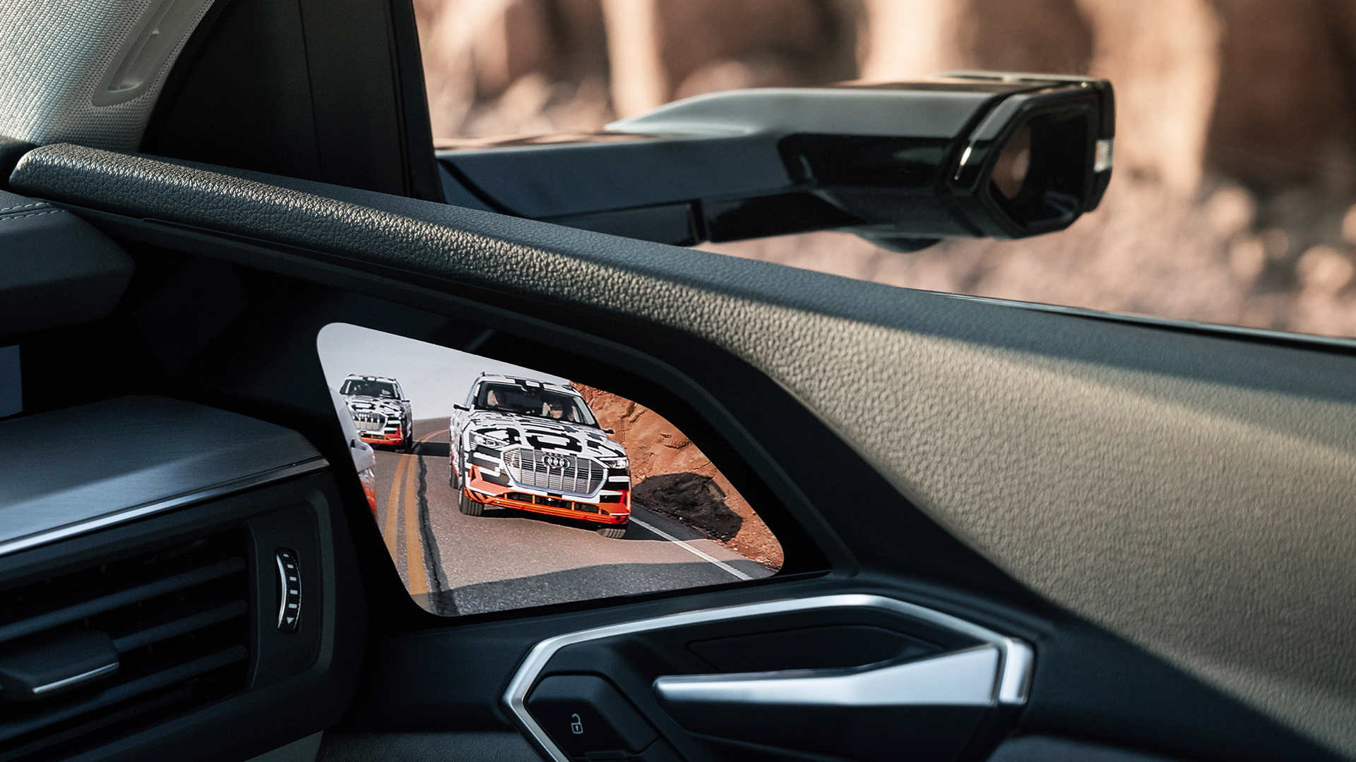 Kameraspeil i en Audi.