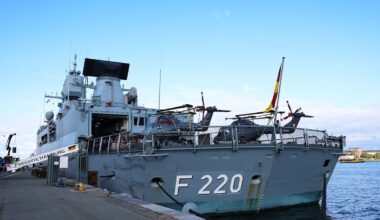 Et slikt lastebilbasert Weibel Xenta-M5 radarsystem er nå installert ved København lufthavn. Det skal være spesielt utviklet for å oppdage droner.