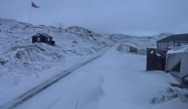 Det ligger snø i veibanen på Sognefjellet