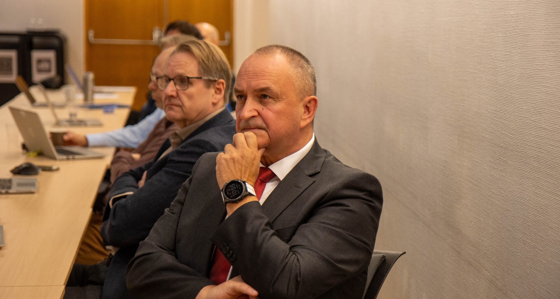 Politikk, Sunnfjord | Vil kutte 100 årsverk i Sunnfjord kommune