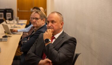 Politikk, Sunnfjord | Vil kutte 100 årsverk i Sunnfjord kommune