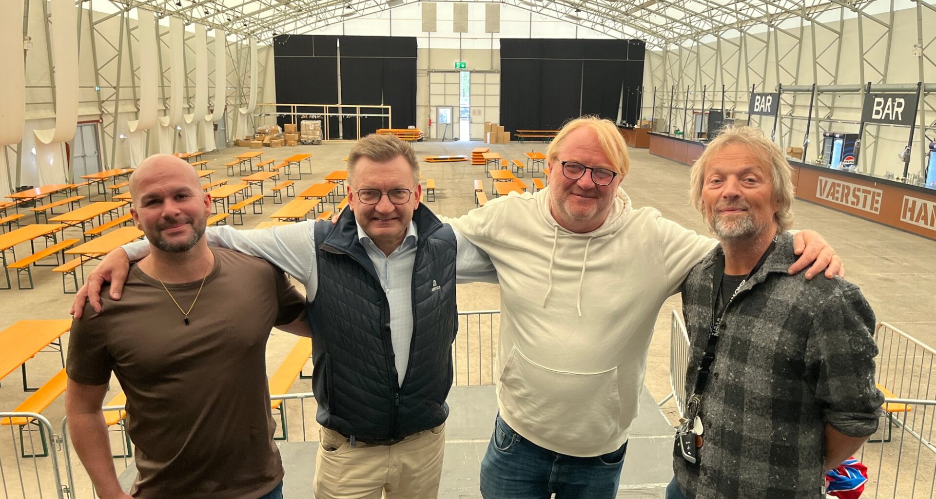 Fotball, VM | Denne gjengen skal arrangere tidenes fotballfest i VærsteHangarn: – Håper på 30.000 besøkende