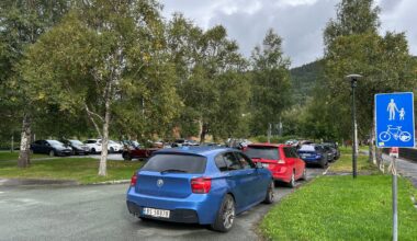 Mosjøen, Trafikk | Parkeringsaksjon utenfor rådhuset: – Politikerne får selv kjenne på frustrasjonen