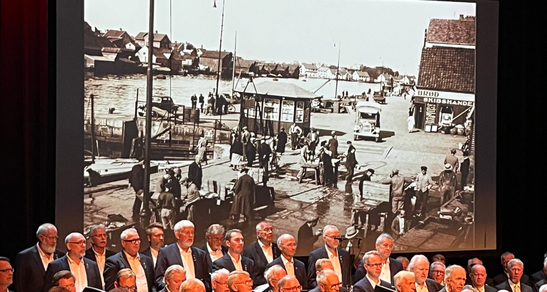 Kultur, Kor | Holder liv i mannskorbevegelsen