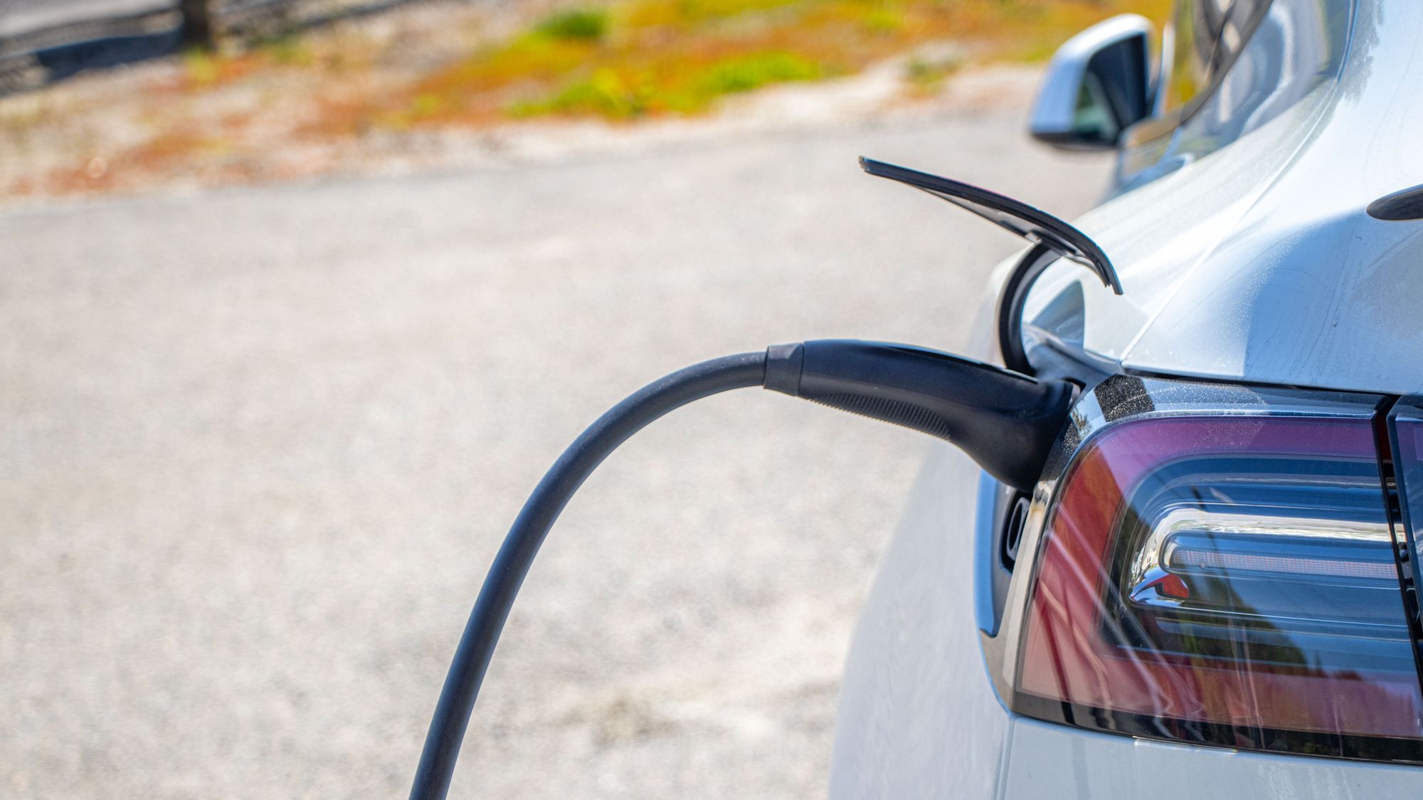 Tibber kan selge fleksibilitet ved å tilby å stanse elbilladingen deres kunder gjør en kort periode. I Norge går dette sent, mener selskapet, som klager inn Statnett til RME.