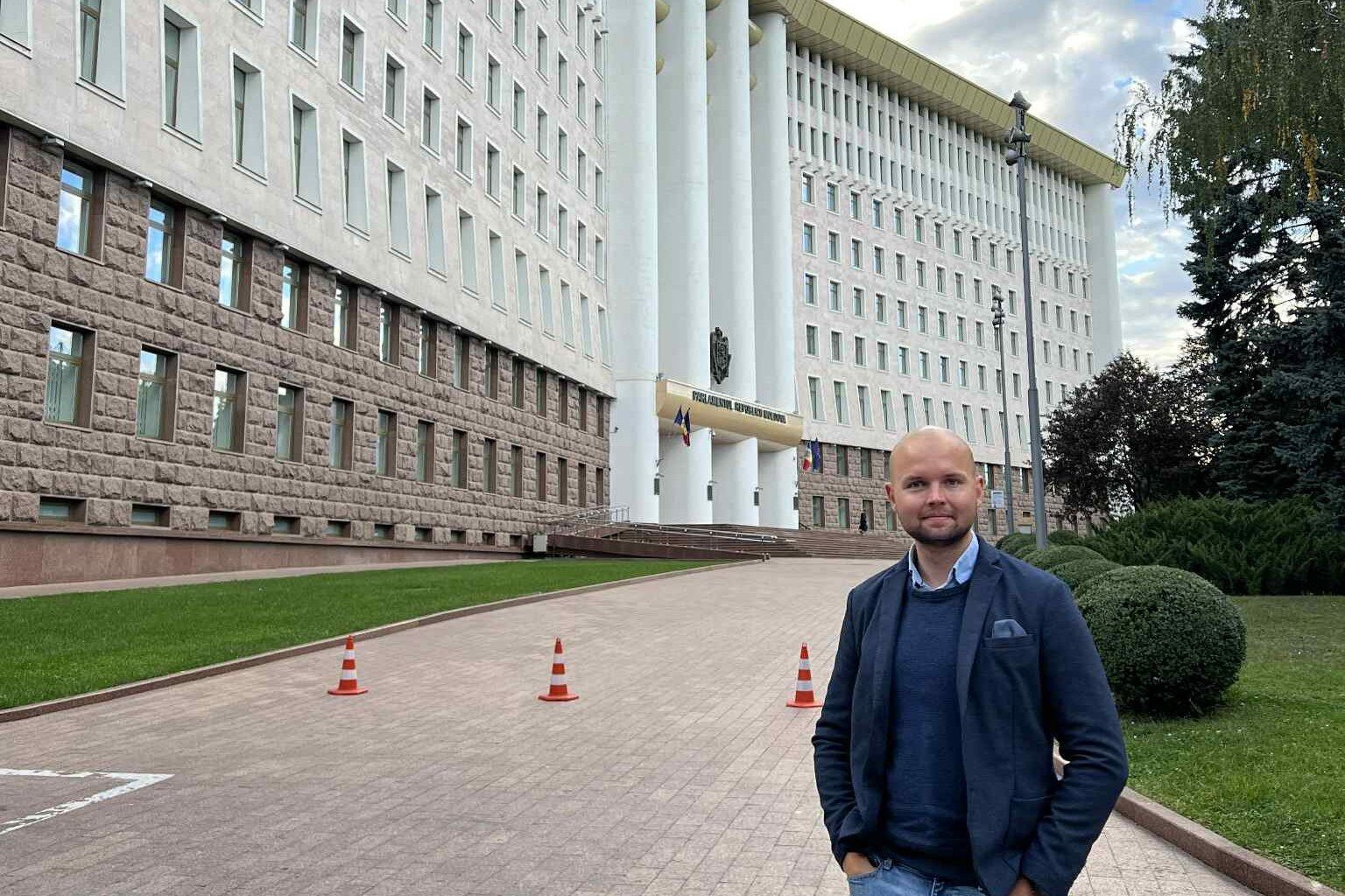 Utenriks, Politikk | Mossing er valgobservatør i Moldova: – Vi trenger flere stemmer som tør å delta