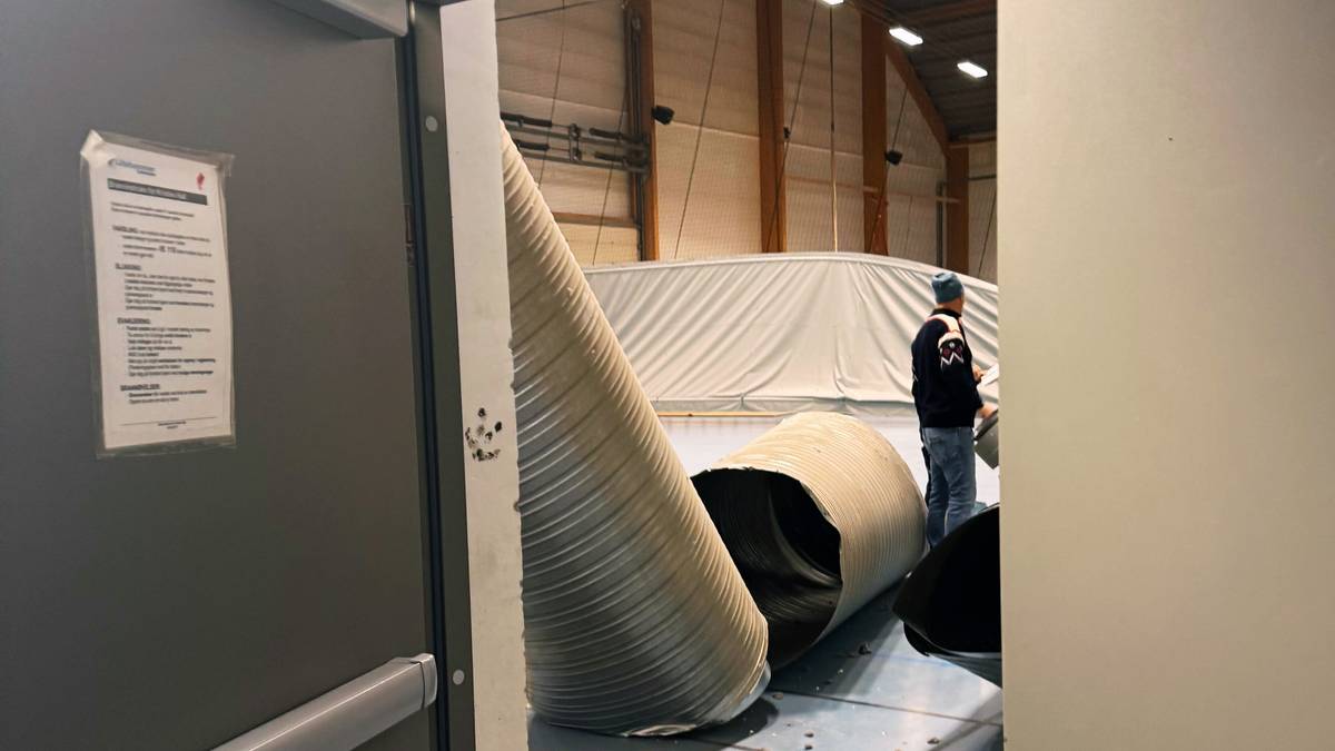 ventilasjonsrør i gulvet i Kristins hall