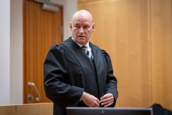 Oslo 20250114. 
Advokat Vidar Lind Iversen er forsvarer for en av de tiltalte i straffesaken i Oslo tingrett, der en er tiltalt for drapsforsøk i januar 2023, hvor det ble avfyrt skudd inne på et gatekjøkken i Nydalen i Oslo. Tre andre er tiltalt for grove trusler i samme sak.
Foto: Heiko Junge / NTB