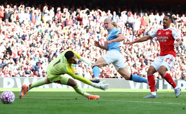 Soccer Football - Premier League - Arsenal v Manchester City - Emirates Stadium, London, Britain - September 21, 2025
Manchester City's Erling Haaland scores their first goal Action Images via Reuters/Matthew Childs EDITORIAL USE ONLY. NO USE WITH UNAUTHORIZED AUDIO, VIDEO, DATA, FIXTURE LISTS, CLUB/LEAGUE LOGOS OR 'LIVE' SERVICES. ONLINE IN-MATCH USE LIMITED TO 120 IMAGES, NO VIDEO EMULATION. NO USE IN BETTING, GAMES OR SINGLE CLUB/LEAGUE/PLAYER PUBLICATIONS. PLEASE CONTACT YOUR ACCOUNT REPRESENTATIVE FOR FURTHER DETAILS..