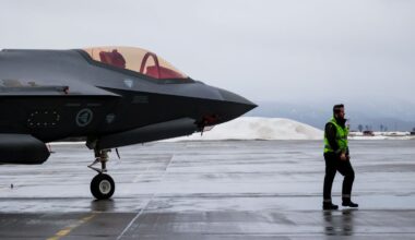 Oppgraderinger på de norske F-35-flyene rammes av amerikansk forsinkelse.