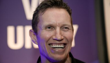 Frank, Tommy Sharif | Tommy Sharif utfordrer Frank Løke til boksekamp på julaften