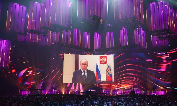 Spectators watch a video address of Russian President Vladimir Putin during the Intervision International Music Contest 2025 in Moscow, Russia, September 20, 2025. REUTERS/Evgenia Novozhenina