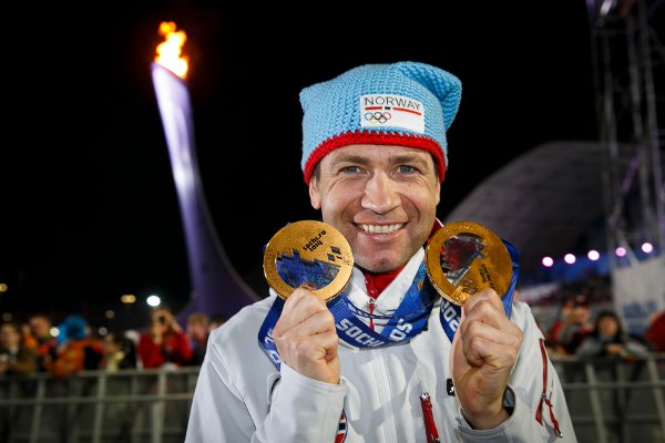 SOTSJI, RUSSLAND 20140220.
Vinter OL , Olympiske leker, i Sotsji 2014. Medaljeseremoni. Viser frem sine to gullmedaljer. Norwegian athlete Ole Einar Bjørndalen with his two  Gold medals after the medal ceremony in the Sochi 2014 Winter Olympics, Sochi, Russia, in Fisht Olympic Stadium, 20th of February 2014. 
Foto: Heiko Junge / NTB