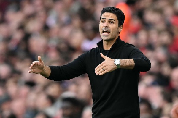 Arsenal's Spanish manager Mikel Arteta gestures on the touchline during the English Premier League football match between Arsenal and Manchester City at the Emirates Stadium in London on September 21, 2025. (Photo by Glyn KIRK / AFP) / RESTRICTED TO EDITORIAL USE. No use with unauthorized audio, video, data, fixture lists, club/league logos or 'live' services. Online in-match use limited to 120 images. An additional 40 images may be used in extra time. No video emulation. Social media in-match use limited to 120 images. An additional 40 images may be used in extra time. No use in betting publications, games or single club/league/player publications. / 
