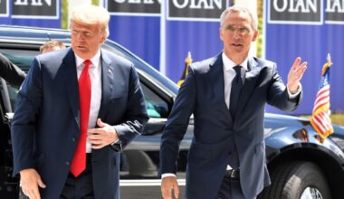 «Kan vi sparke dem ut? Kan Norge heller ha en svensk modell hvis de ikke betaler», spurte Trump ifølge Stoltenberg på Nato-toppmøtet i juli 2018
