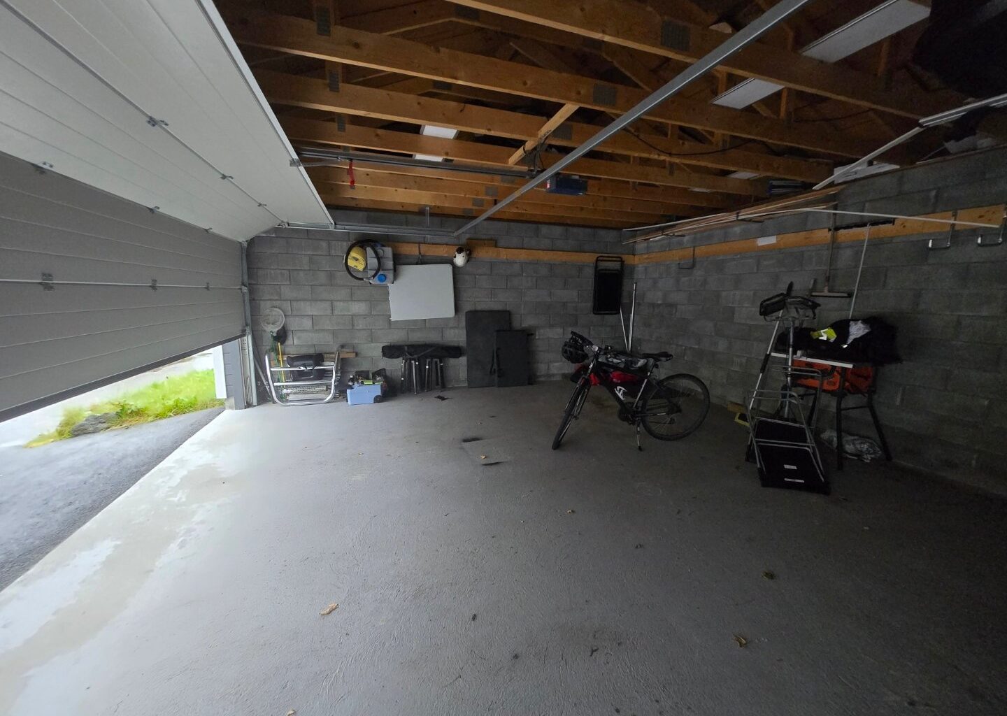 Loddefjord, Trafikk | Våknet opp til at fire kjøretøy var borte fra garasjen