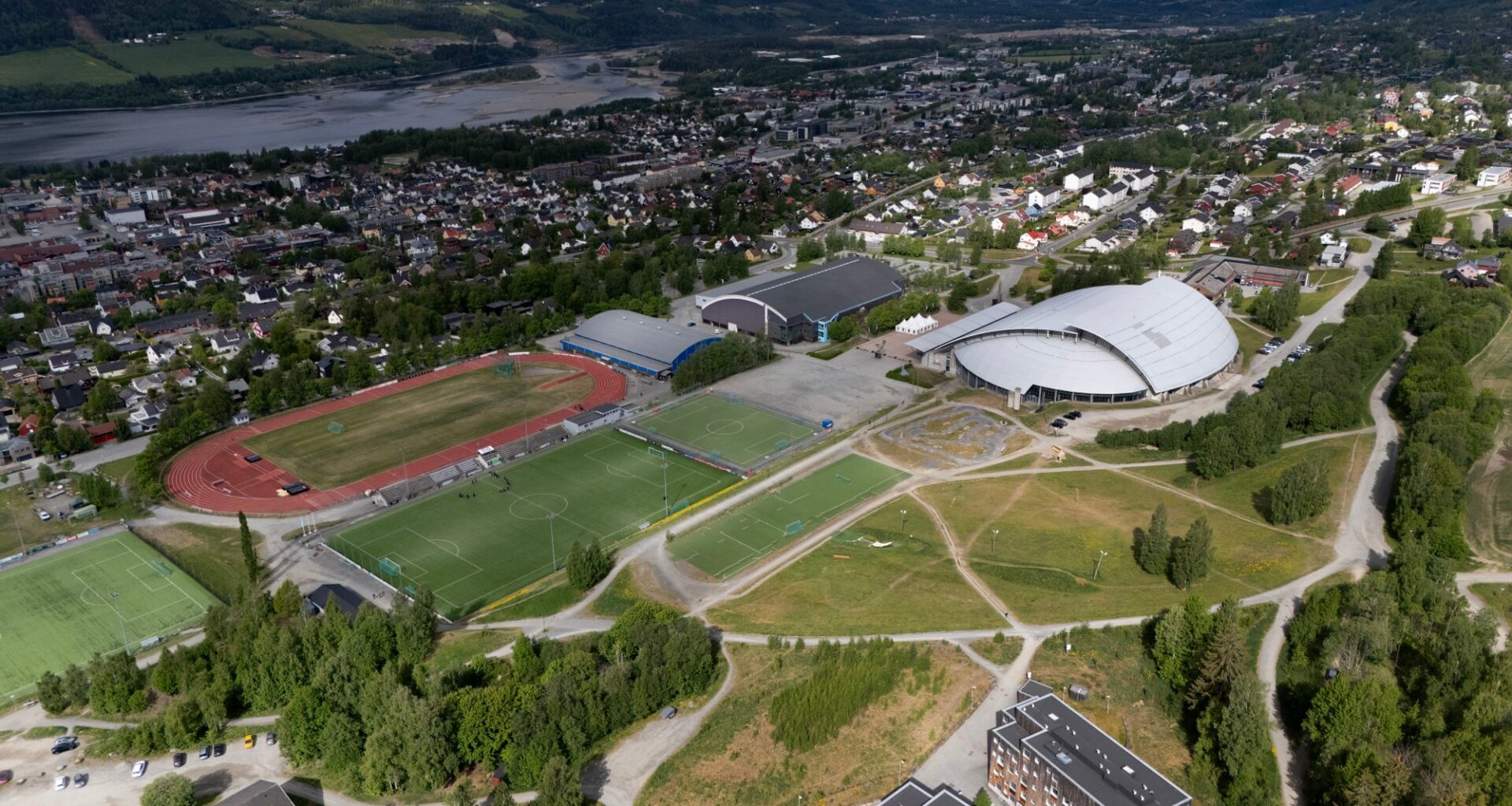 Kriminalitet og rettsvesen, Lillehammer | Kvinne i 40-årene gjorde hærverk på flere biler utenfor festivalområde