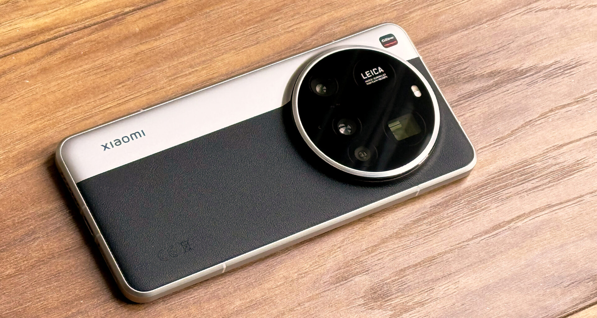 Xiaomi 15 Ultra REVIEW back angled
