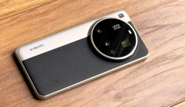 Xiaomi 15 Ultra REVIEW back angled