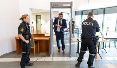 Rettssak i Sarpsborg: Politiet får være bevæpnet