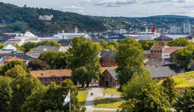 To utenlandske borgere er pågrepet av politiet i Oslo etter å ha fløyet drone over forsvaret sitt område ved Akershus festning i Oslo.