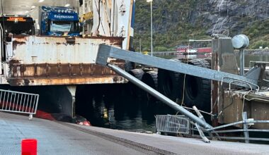 Ferge fra Bodø til Moskenes kjørte i kaia