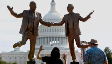 Statue av Trump og Epstein fjernet fra National Mall