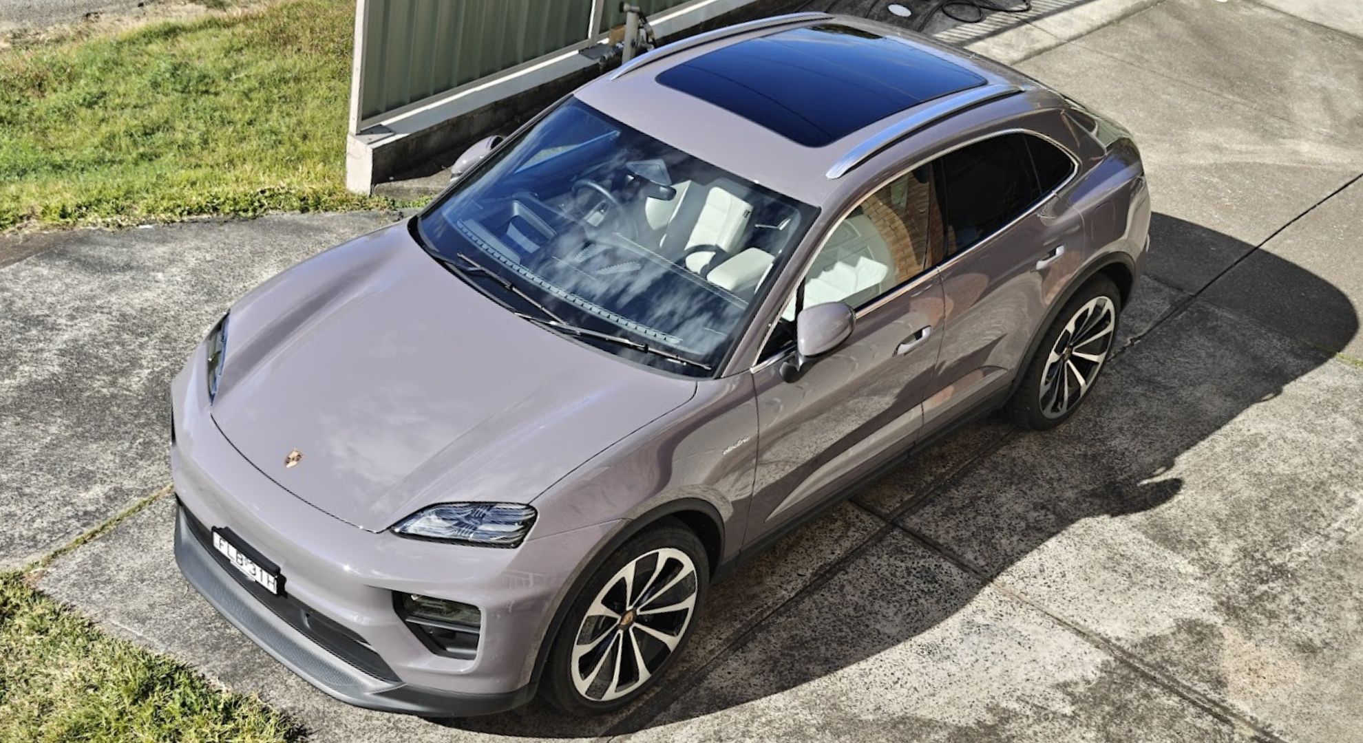 Porsche Macan Electric sett ovenfra.