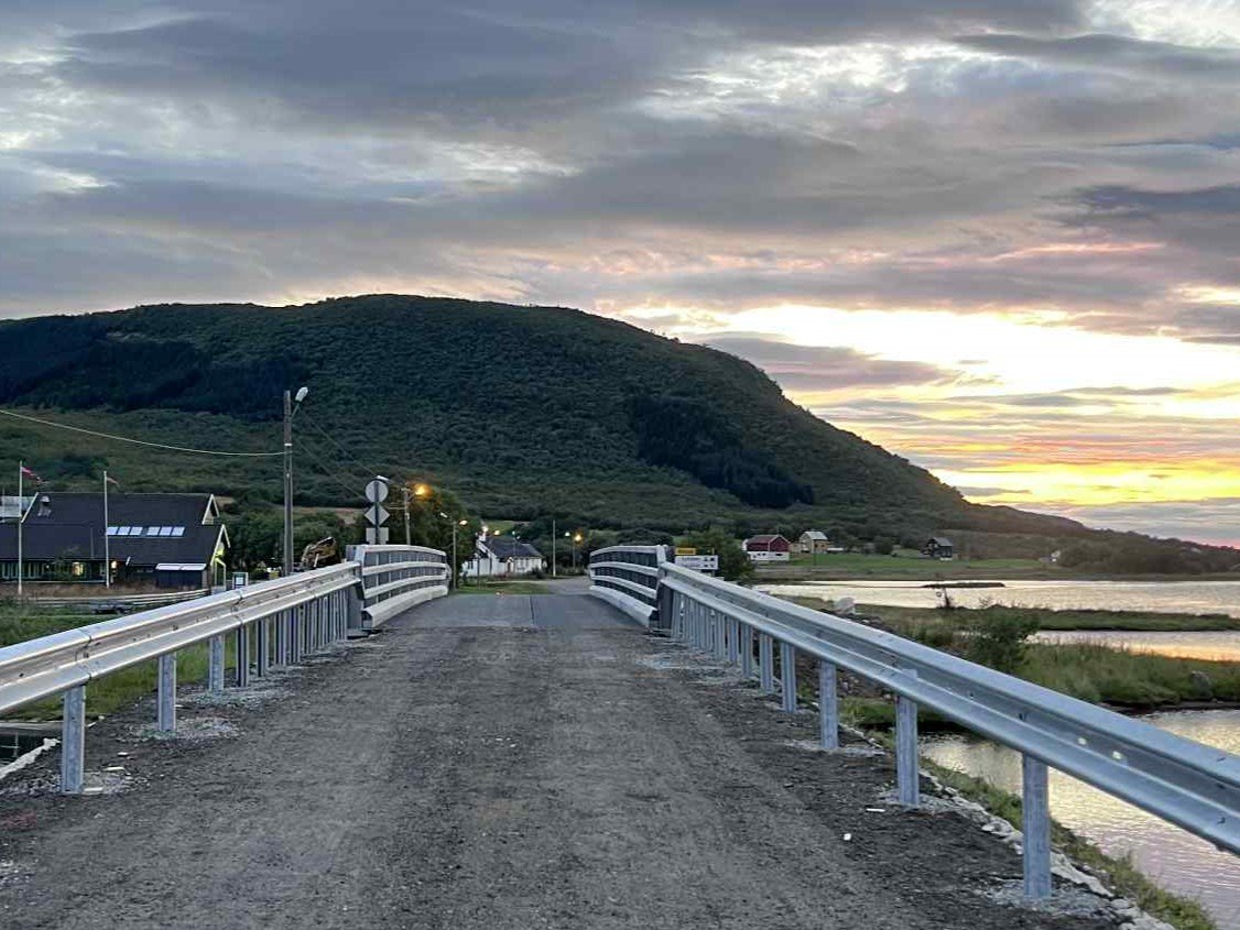 Trafikk, E10 | Brua er åpen!
