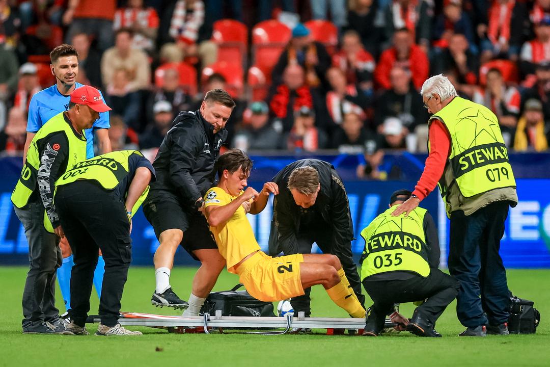 Magnus Riisnæs fraktet til sykehus etter Slavia-kampen