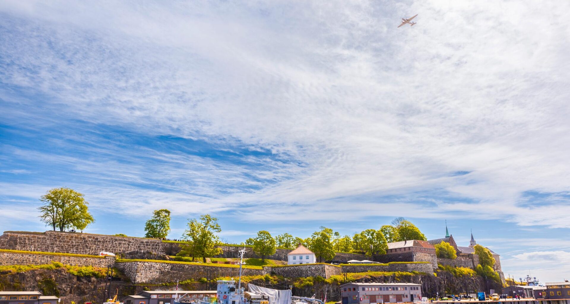 Turister fra Singapore pågrepet for ulovlig droneflyvning i Oslo sentrum