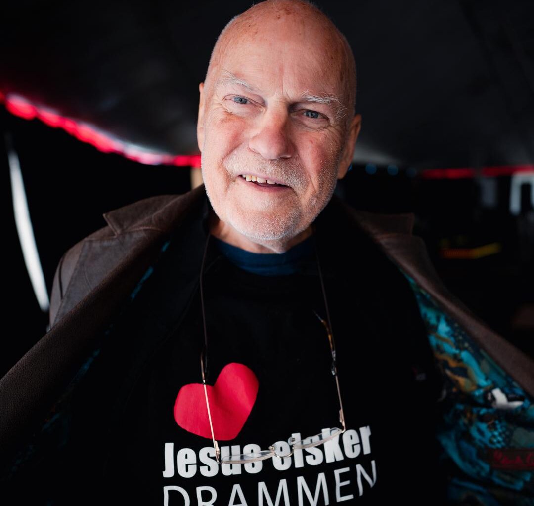 Predikant Jan Hanvold ber om tilgivelse fra Vebjørn Selbekk – og sin egen kropp.