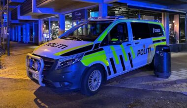 (+) – Jeg var i byen. Plut­selig ser vi ei som kommer gående uten sko. - fvn.no